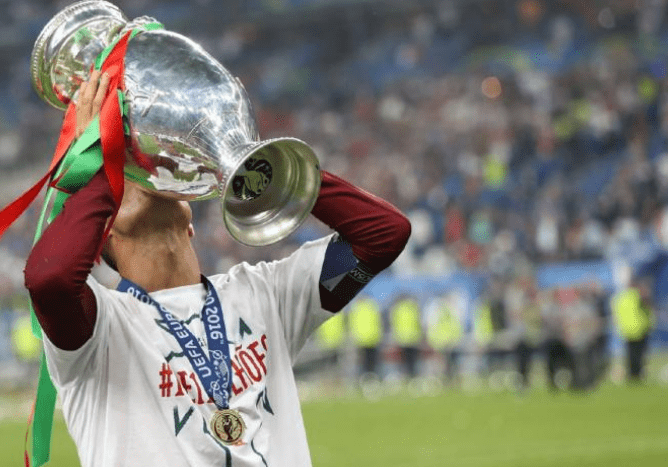 沙巴体育官网入口-欧洲杯决赛惊险揭幕，实力对决谁能笑到最后的简单介绍