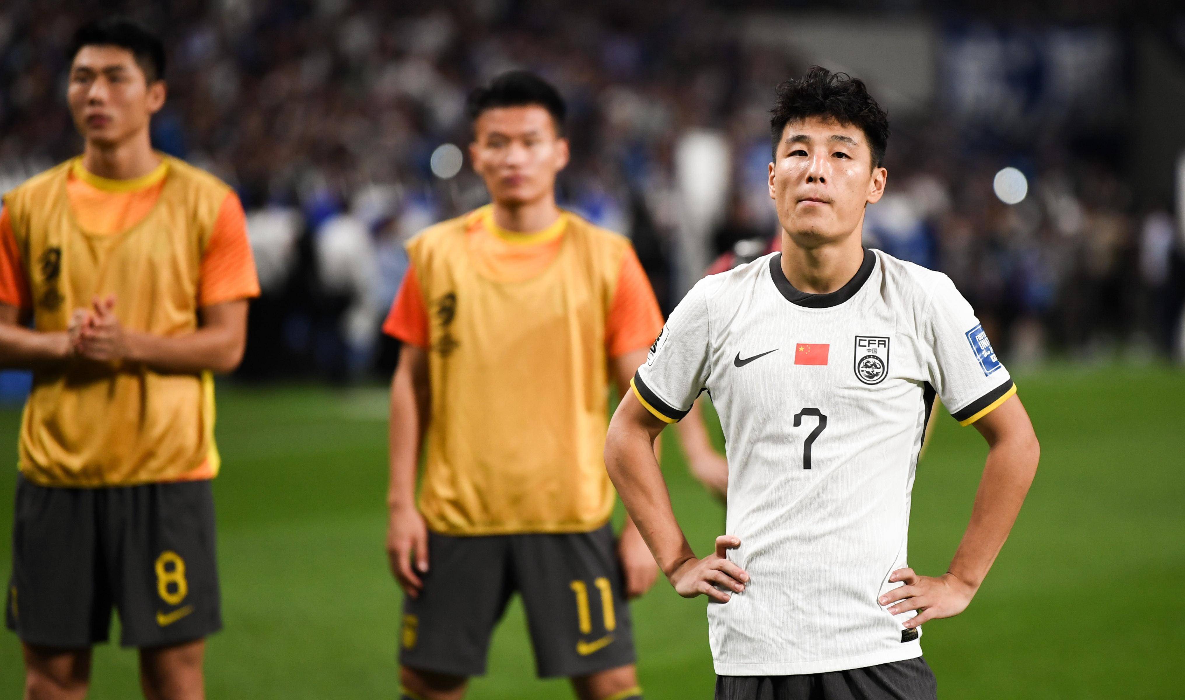 沙巴体育-主帅战术变化频频，球队备战策略将是关键(主帅足球)