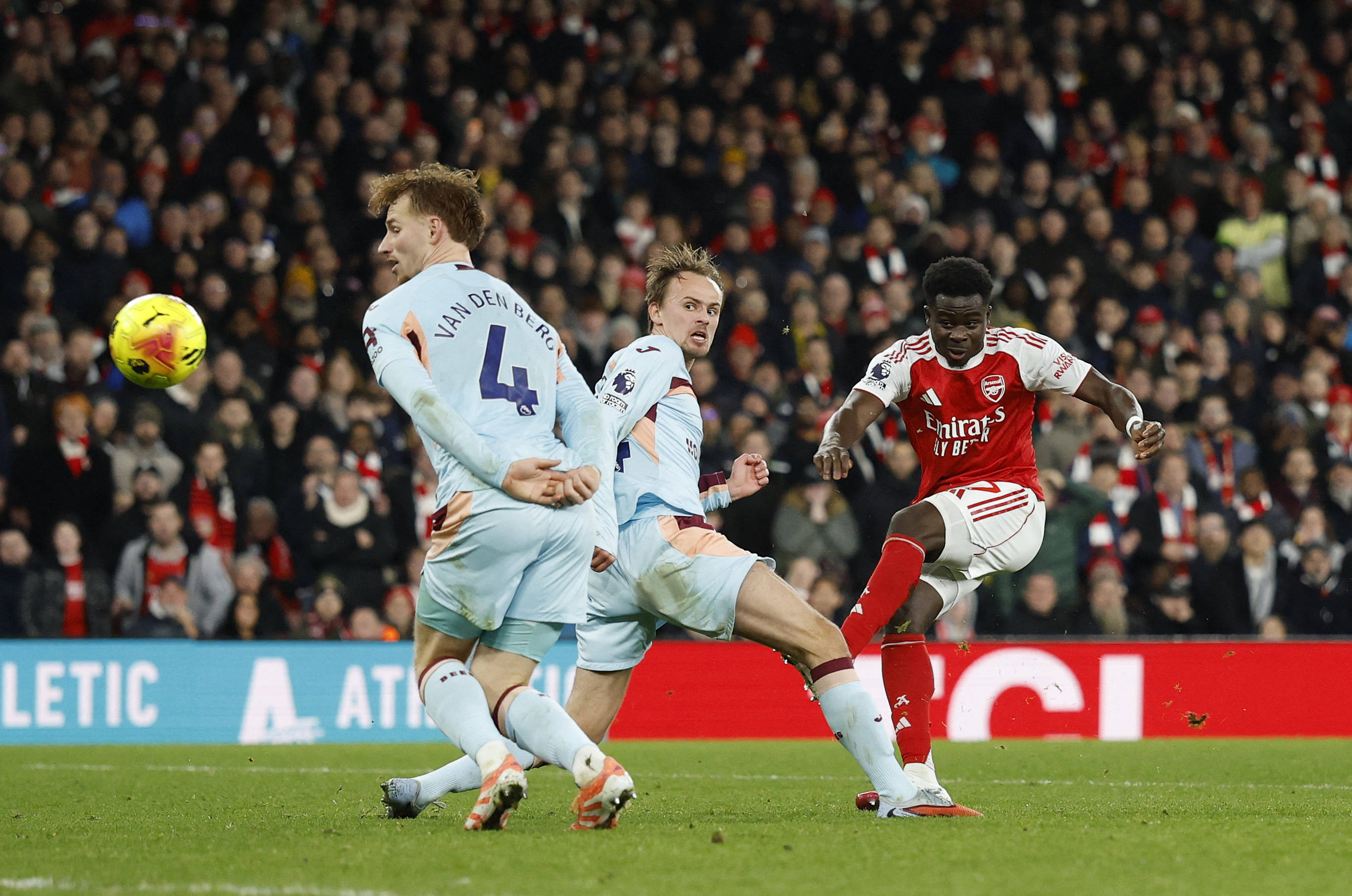 沙巴体育平台-阿森纳主场击败莱斯特城，保持领先